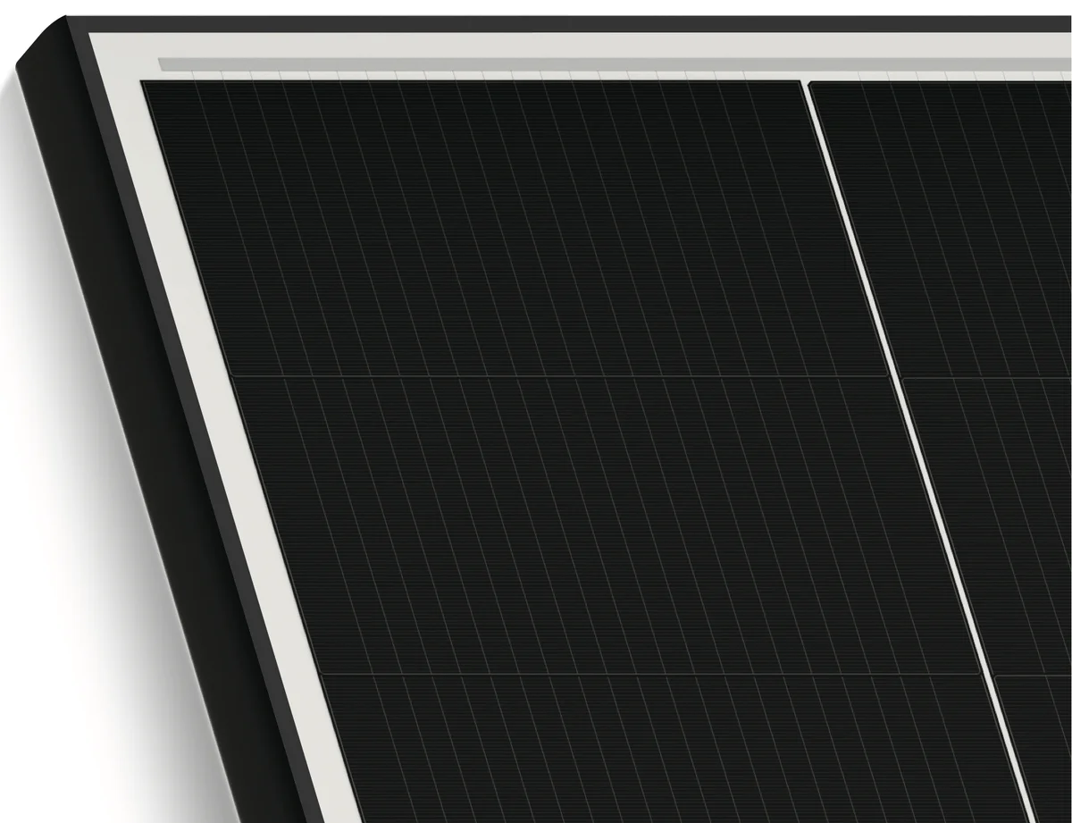 DAH Solar V6 Full-Screen -aurinkopaneelin kulma. Lasi ulottuu reunaan asti, eikä kehys nouse lasin pinnan yläpuolelle.